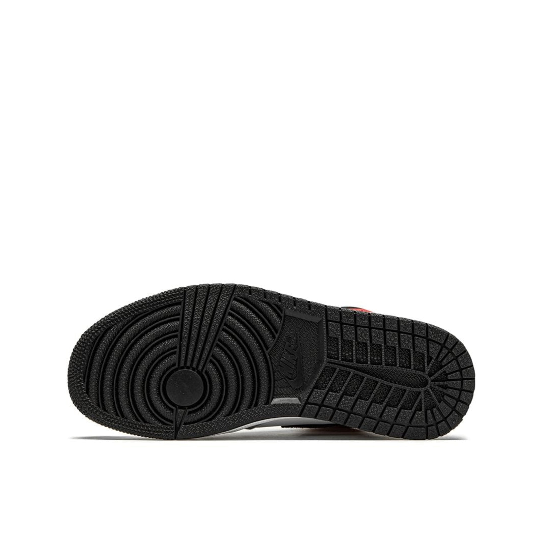 AIR JORDAN 1 RETRO HIGH OG "Light Smoke Grey"